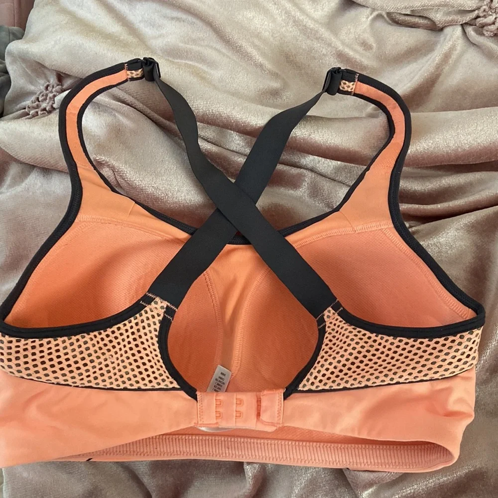LIKE NEW Victoria’s Secret Sports Bra